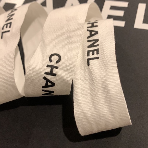 Chanel white ribbon - Picture 3 of 5